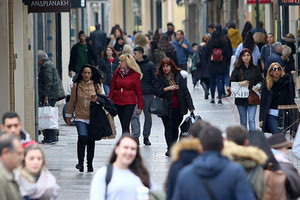 ΤΗ ΔΕΥΤΕΡΑ ΚΑΙ ΕΠΙΣΗΜΑ: Ξεκίνησαν κιόλας οι εκπτώσεις