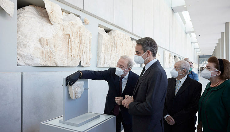 ΕΠΙΣΤΡΟΦΗ ΘΡΑΥΣΜΑΤΩΝ ΤΩΝ ΓΛΥΠΤΩΝ ΤΟΥ ΠΑΡΘΕΝΩΝΑ ΑΠΟ ΤΟ ΕΘΝΙΚΟ ΑΡΧΑΙΟΛΟΓΙΚΟ ΣΤΟ ΜΟΥΣΕΙΟ ΤΗΣ ΑΚΡΟΠΟΛΗΣ Μια συμβολική κίνηση