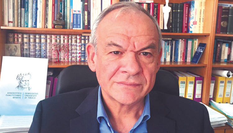 Ο καθηγητής κ. Μανωλόπουλος