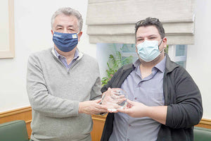 Η Περιφέρεια βράβευσε τον αστροφυσικό Γιάννη Λιοδάκη