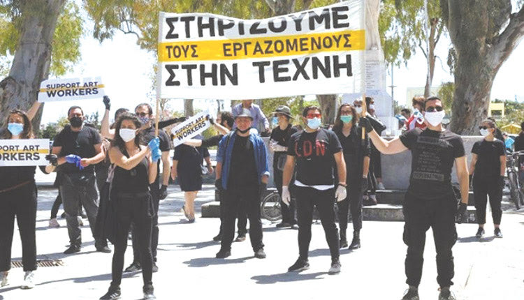 Στον δρόμο οι καλλιτέχνες