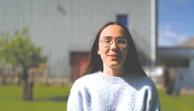 Φιλοδοξεί να γίνει η πιο νεαρή σε ηλικία πιλότος που θα έχει γυρίσει τον κόσμο με δικό της αεροσκάφος! Ο λόγος για τη 19χρονη Βελγίδα Ζάρα Ράδερφορντ