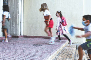 Αντιδράσεις από γονείς για το άνοιγμα των σχολείων