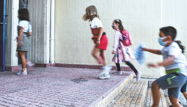 Αντιδράσεις από γονείς για το άνοιγμα των σχολείων