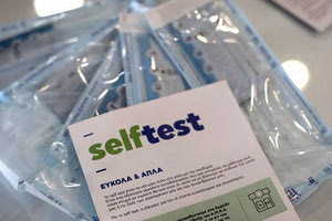 Φρενίτιδα για τα self test