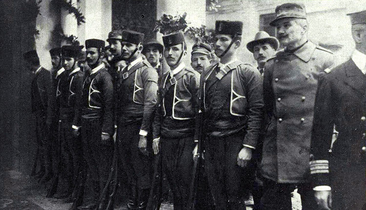 ΦΩΤΟΗΜΕΡΑΣ: Κρήτες χωροφύλακες το 1913 στη Θεσσαλονίκη.
