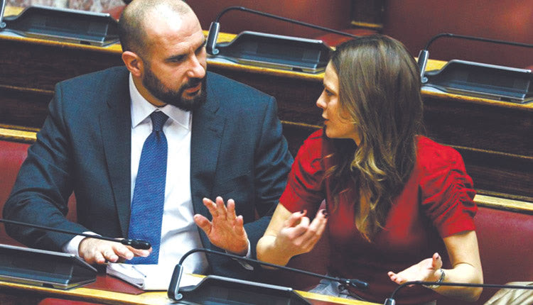 Με κοροναϊό νοσεί και το παιδί της Έφης Αχτσιόγλου και του Δημήτρη Τζανακόπουλου.