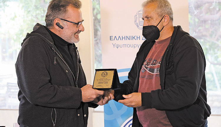 Από τη βράβευση του παλαίμαχου ποδοσφαιριστή του Ποσειδώνα Δημήτρη Αλέκου