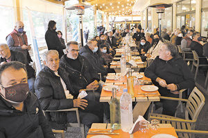 ΣΕ ΜΙΑ ΕΚΔΗΛΩΣΗ ΓΕΜΑΤΗ ΣΥΓΚΙΝΗΣΗ Ο ΠΟΣΕΙΔΩΝΑΣ ΤΙΜΗΣΕ ΤΗΝ ΕΜΒΛΗΜΑΤΙΚΗ ΜΟΡΦΗ ΤΗΣ ΙΣΤΟΡΙΑΣ ΤΟΥ ΚΑΙ ΠΑΡΑΛΛΗΛΑ ΒΡΑΒΕΥΣΕ ΣΠΟΥΔΑΙΕΣ ΠΡΟΣΩΠΙΚΟΤΗΤΕΣ ΑΠΟ ΤΟ ΕΝΔΟΞΟ ΠΑΡΕΛΘΟΝ ΤΟΥ