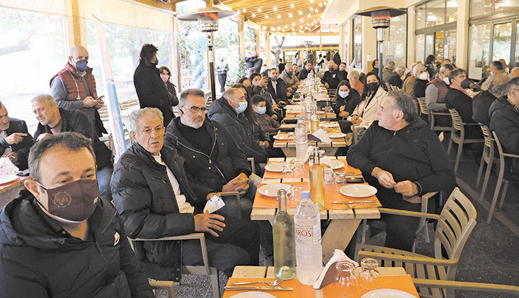 ΣΕ ΜΙΑ ΕΚΔΗΛΩΣΗ ΓΕΜΑΤΗ ΣΥΓΚΙΝΗΣΗ Ο ΠΟΣΕΙΔΩΝΑΣ ΤΙΜΗΣΕ ΤΗΝ ΕΜΒΛΗΜΑΤΙΚΗ ΜΟΡΦΗ ΤΗΣ ΙΣΤΟΡΙΑΣ ΤΟΥ ΚΑΙ ΠΑΡΑΛΛΗΛΑ ΒΡΑΒΕΥΣΕ ΣΠΟΥΔΑΙΕΣ ΠΡΟΣΩΠΙΚΟΤΗΤΕΣ ΑΠΟ ΤΟ ΕΝΔΟΞΟ ΠΑΡΕΛΘΟΝ ΤΟΥ