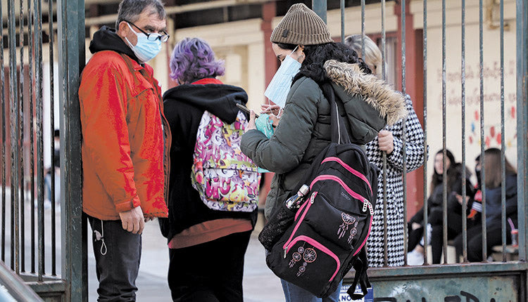 Περισσότεροι από 1.600 μαθητές και εκπαιδευτικοί της Κρήτης βρέθηκαν θετικοί στον κοροναϊό