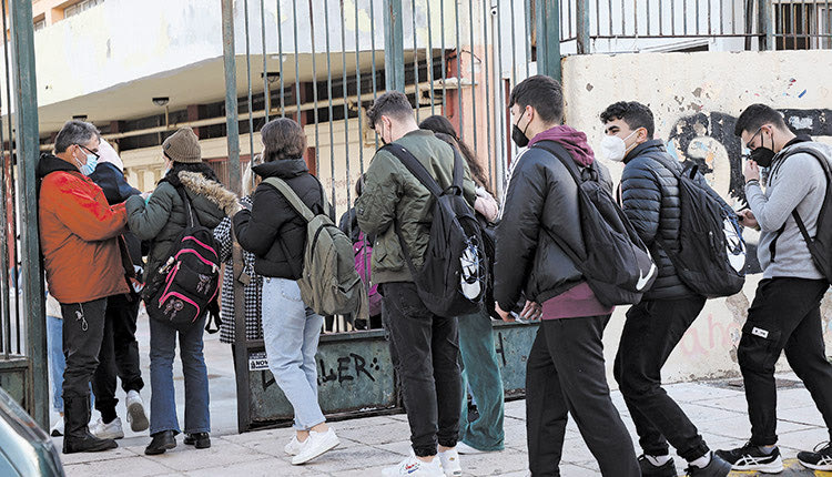 Περισσότεροι από 1.600 μαθητές και εκπαιδευτικοί της Κρήτης βρέθηκαν θετικοί στον κοροναϊό