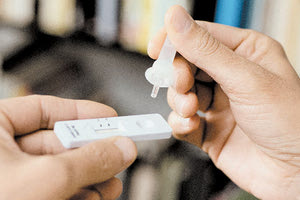 Τα φαρμακεία του Ηρακλείου δεν έχουν self test ούτε για δείγμα!