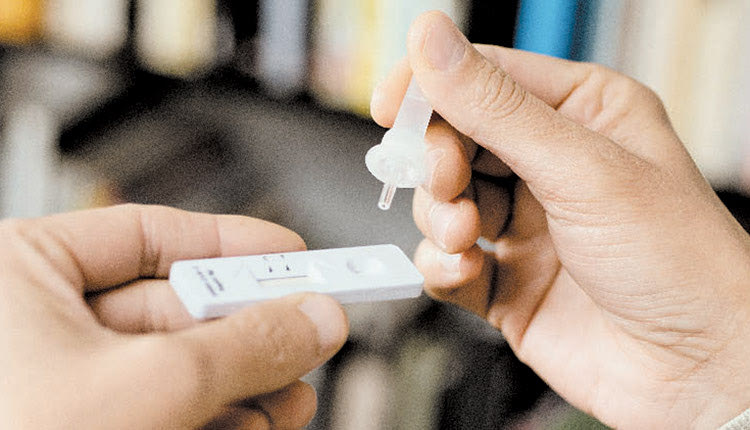 Τα φαρμακεία του Ηρακλείου δεν έχουν self test ούτε για δείγμα!