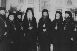 ΦΩΤΟΗΜΕΡΑΣ:Μια ιστορική φωτογραφία ένεκα των ημερών. Ο Πατριάρχης Αθηναγόρας το 1963 στην Κρήτη με την Ιερά Σύνοδο της Εκκλησίας μας, με επικεφαλής τον μακαριστό Ευγένιο.