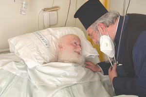 Πριν αναχωρήσει για το Φανάρι, θέλησε να πάρει την ευλογία του προκατόχου του και ήταν πραγματικά συγκινητικές οι στιγμές