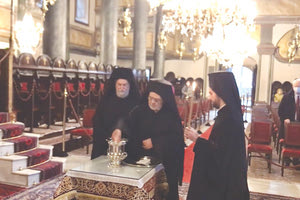 Στιγμιότυπο από τη διαδικασία εκλογής μέσα στον Πατριαρχικό Ναό του Αγίου Γεωργίου, στο Φανάρι. Μία διαδικασία- θρίλερ αφού η τελευταία ψήφος έκρινε το αποτέλεσμα.