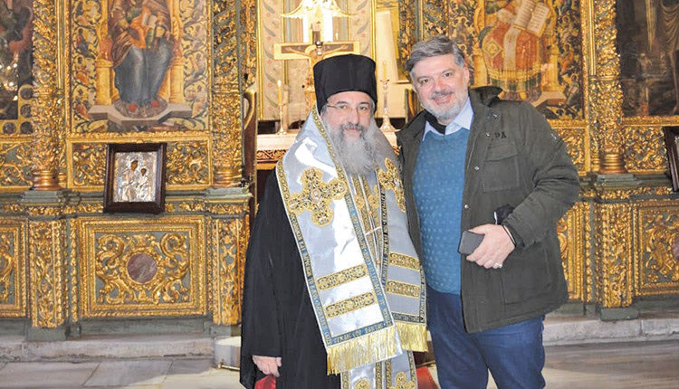 «Με τον νέο Αρχιεπίσκοπο Κρήτης Ευγένιο, αμέσως μετά την επίδοση και του Μεγάλου Μηνύματος, μπροστά στην ωραία πύλη του Πατριαρχικού ναού. Το τυπικό κομμάτι της εκλογής ολοκληρώθηκε, με τον νέο Αρχιεπίσκοπο βαθύτατα συγκινημένο και εμάς που παρευρέθηκαμε πολύ χαρούμενους» έγραψε ο Γ. Γιγουρτσής.