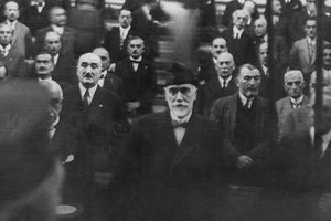 ΦΩΤΟΗΜΕΡΑΣ: Ο Ελευθέριος Βενιζέλος σε ορκωμοσία στη Βουλή το 1928.