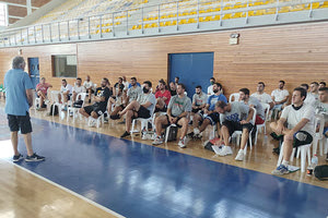 Οι υποψήφιοι προπονητές μπάσκετ Γ’ κατηγορίας ακούν τον κ. Μίσα