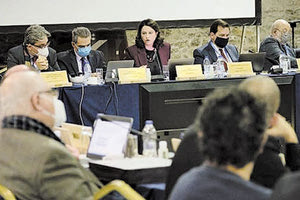 Οι πρυτάνεις προβληματίζονται για τη διά ζώσης εξεταστική