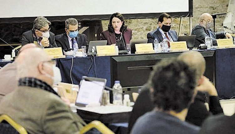 Οι πρυτάνεις προβληματίζονται για τη διά ζώσης εξεταστική