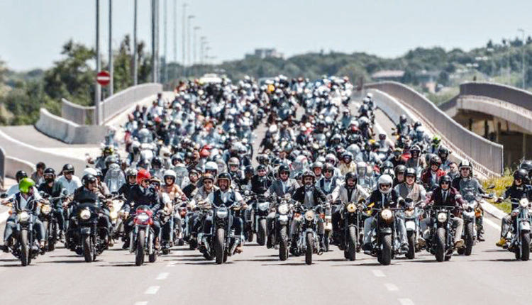 Περίμεναν 20-30 αλλά εμφανίστηκαν σχεδόν 20 000 μοτοσυκλετιστές!