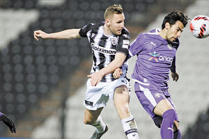 Ο Βούρος με τον Κούρτιτς στο ματς της Τούμπας