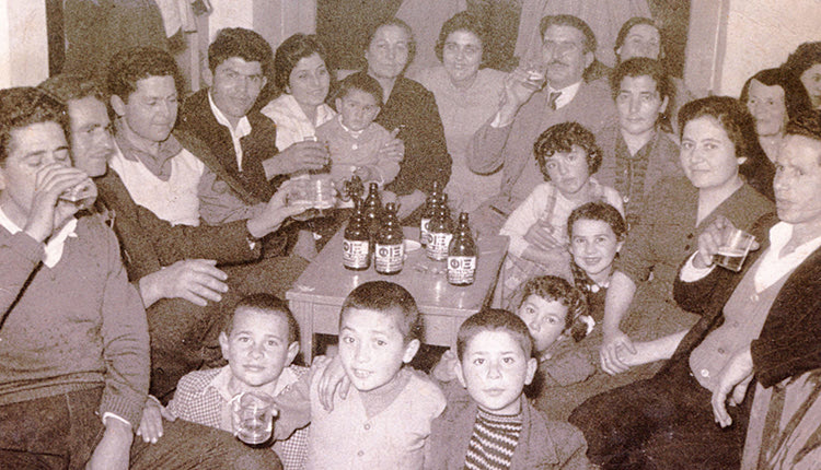 ΣΤΟ ΝΕΟ ΗΜΕΡΟΛΟΓΙΟ ΤΟΥ ΜΟΡΦΩΤΙΚΟΥ ΕΚΠΟΛΙΤΙΣΤΙΚΟΥ ΣΥΛΛΟΓΟΥ Παλαινές παρέες με φόντο το Αβδού