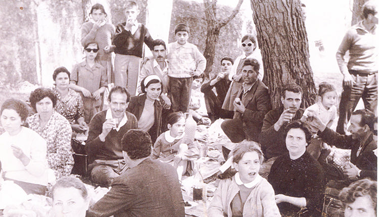 ΣΤΟ ΝΕΟ ΗΜΕΡΟΛΟΓΙΟ ΤΟΥ ΜΟΡΦΩΤΙΚΟΥ ΕΚΠΟΛΙΤΙΣΤΙΚΟΥ ΣΥΛΛΟΓΟΥ Παλαινές παρέες με φόντο το Αβδού