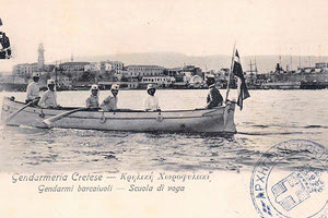 ΦΩΤΟΗΜΕΡΑΣ: Στελέχη της Κρητικής Χωροφυλακής στο λιμάνι των Χανίων την περίοδο της Κρητικής Πολιτείας.