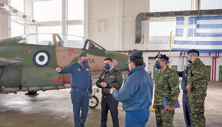 Από την περιοδεία του Νίκου Χαρδαλιά στο Καστέλλι και την 133 Σμηναρχία Μάχης