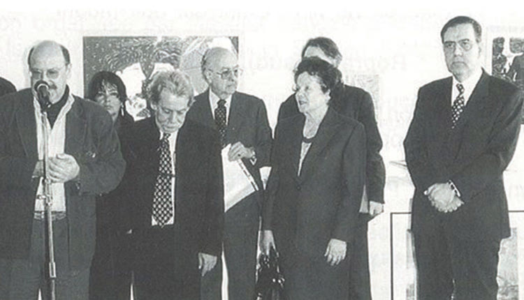 Στην φωτογραφία (σ.σ. φώτο πάνω) βλέπουμε τον Γιώργο Ανεμογιάννη, την Τιτίκα Σακλαμπάνη, τον Γιώργο Στασινάκη και υπεύθυνους του Δήμου της Σετ και του Μουσείου Paul Valéry μπροστά στα έργα του μεγάλου ζωγράφου. 