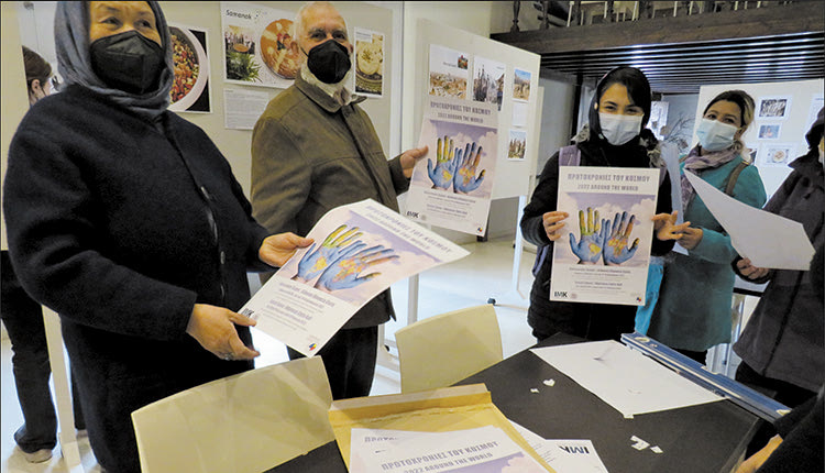 “Οι Πρωτοχρονιές του κόσμου” είναι  μια πρωτότυπη εκθεσιακή παραγωγή, καρπός ενός ανθρωπολογικού εγχειρήματος με τη συμμετοχή προσφύγων  και μεταναστών 