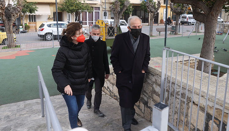 Ικανοποίηση Λαμπρινού για τις νέες παιδικές χαρές