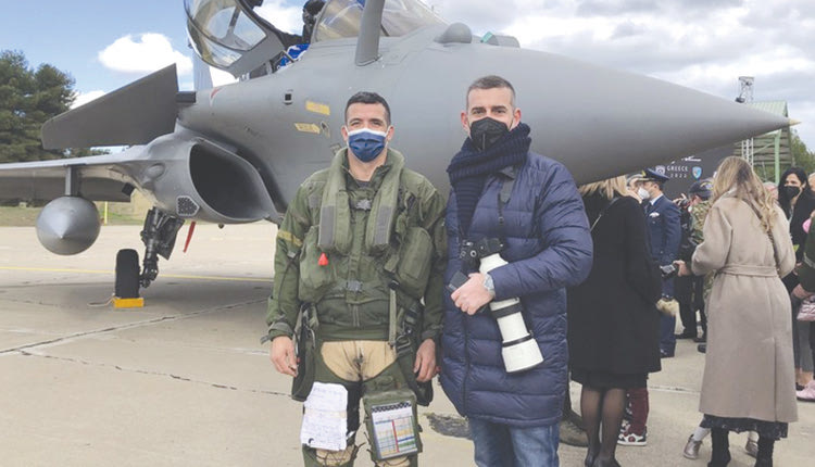 Εντυπωσιασμένος από τις επιδόσεις των Ελλήνων πιλότων εμφανίστηκε ο Γάλλος «δάσκαλος» των μαχητικών.