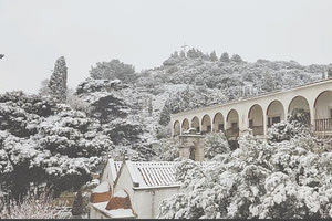 Χιονισμένη η Μονή Γοργολαΐνι