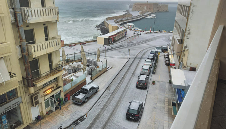 Το επιβλητικό φρούριο του Κούλε "πολιορκείται" από την Ελπίδα (φωτό Ελένη Ξυλούρη) 