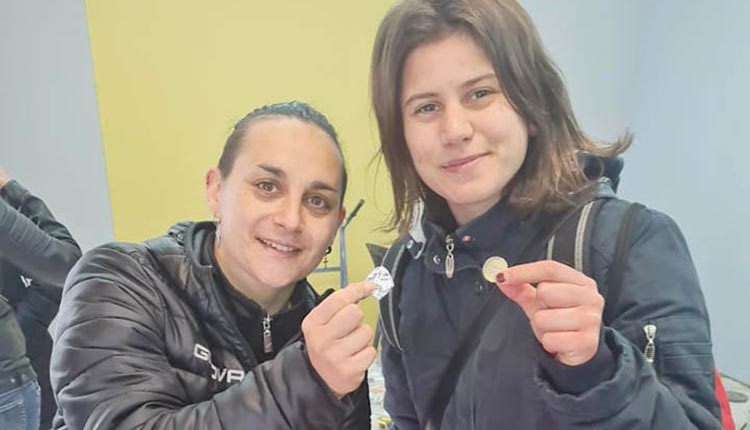 γυναικες εργοτελη / κοπη πιτας