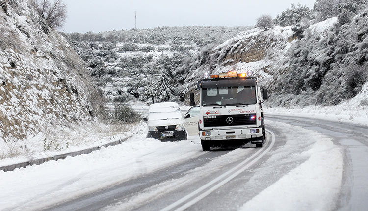Αγώνας για να παραμείνουν ανοικτές οι κεντρικές οδικές αρτηρίες
