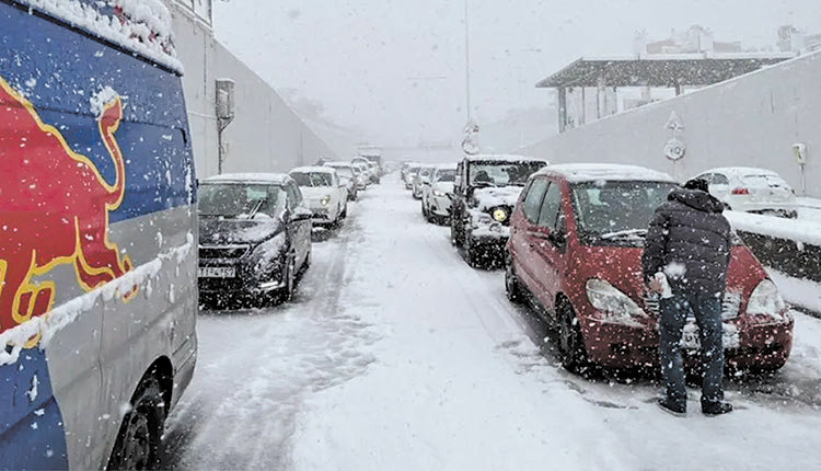 Έκλεισε λόγω χιονόπτωσης η Αττική Οδός
