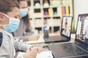 ΠΟΙΟΙ ΑΡΝΟΥΝΤΑΙ ΝΑ ΚΑΝΟΥΝ “Πόλεμος” για την τηλεκπαίδευση