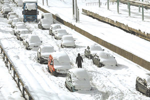 Αποζημίωση ύψους 2.000 ευρώ για κάθε όχημα που εγκλωβίστηκε στην Αττική Οδό