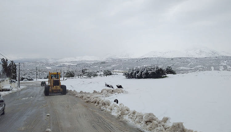 Αρκαλοχώρι: Ο χιονιάς επιβαρύνει τα “πληγωμένα” κτήρια