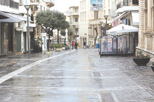 Έρημη πόλη θύμιζε χθες το Ηράκλειο