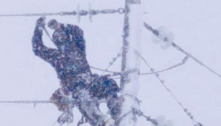 Η κακοκαιρία “Ελπίς” που χτύπησε την χώρα τις δύο προηγούμενες μέρες δυσκόλεψε την ζωή όλων των πολιτών στις περιοχές που επλήγησαν από τις πυκνές χιονοπτώσεις και έφερε στα όρια τους τις κρατικές υπηρεσίες άμεσης επέμβασης και βοήθειας. Ήταν όμως κάποιοι που υπερέβαλαν εαυτούς!