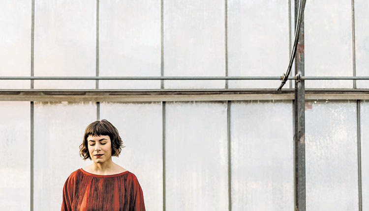 Η ΝΕΑΡΗ ΗΡΑΚΛΕΙΩΤΙΣΣΑ ΠΟΙΗΤΡΙΑ ΤΩΝΙΑ ΤΖΙΡΙΤΑ-ΖΑΧΑΡΑΤΟΥ ΜΙΛΑ ΣΤΗΝ “Π” ΜΕ ΑΦΟΡΜΗ ΤΗ ΔΕΥΤΕΡΗ ΒΡΑΒΕΥΣΗ ΤΗΣ ΠΡΩΤΗΣ ΤΗΣ ΣΥΛΛΟΓΗΣ «Η ποίηση αποτελεί ένα εργαλείο που ανακατεύει τις βεβαιότητές μας»