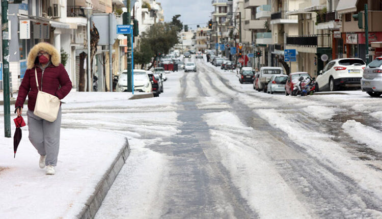 Aυτό το άτυπο lockdown σε πολλές περιοχές, είναι ικανό να επιδράσει στην εξέλιξη της πανδημίας, σημείωσε ο καθηγητής