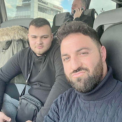 Ο Σ. Κυριακάκης άνοιξε τις πόρτες του λεωφορείου του  για να μην ξεπαγιάσουν οι εγκλωβισμένοι στην Αττική Οδό