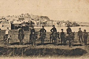 ΦΩΤΟΗΜΕΡΑΣ: Στο γραφικό Ρέθυμνο την εποχή της Κρητικής Πολιτείας (στο βάθος η Φορτέτσα).